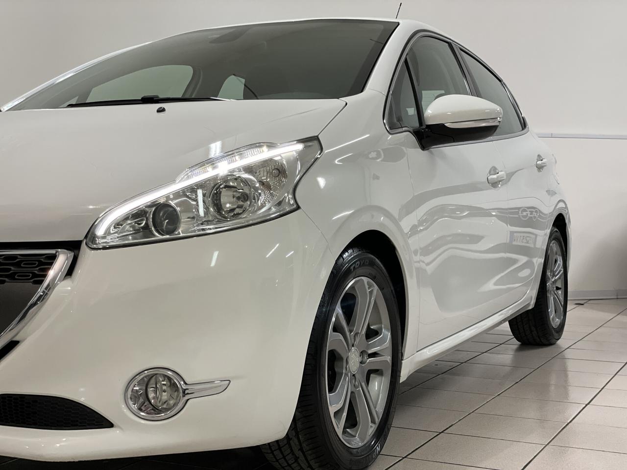 Peugeot 208 1.6 e-HDi 92 CV S&s 5 porte Allure