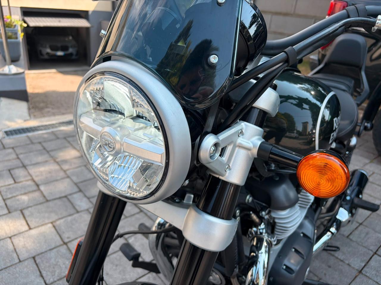 Royal Enfield Super Meteor Pari al nuovo ..SUPER ACCESSORIATA