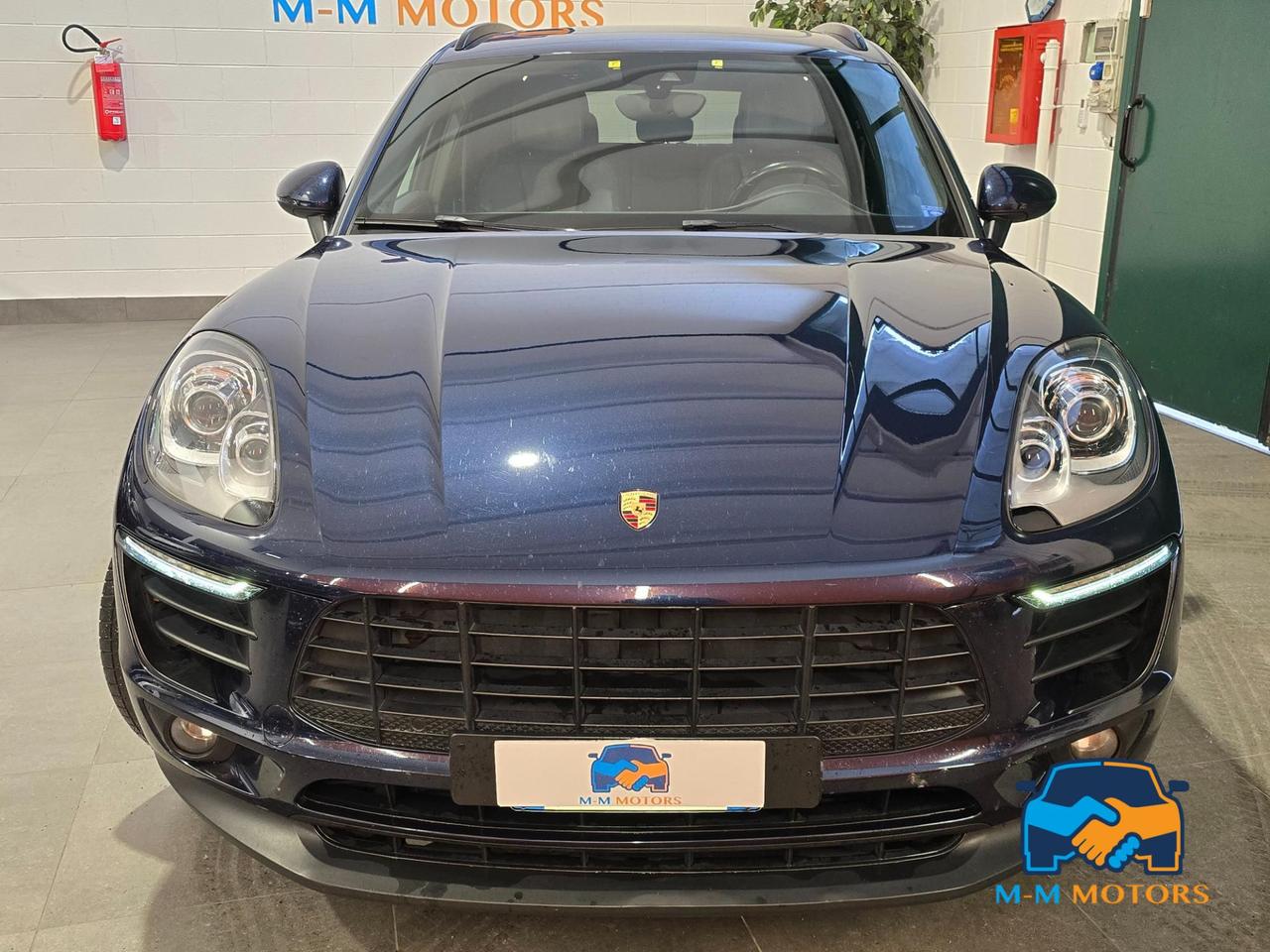 PORSCHE MACAN