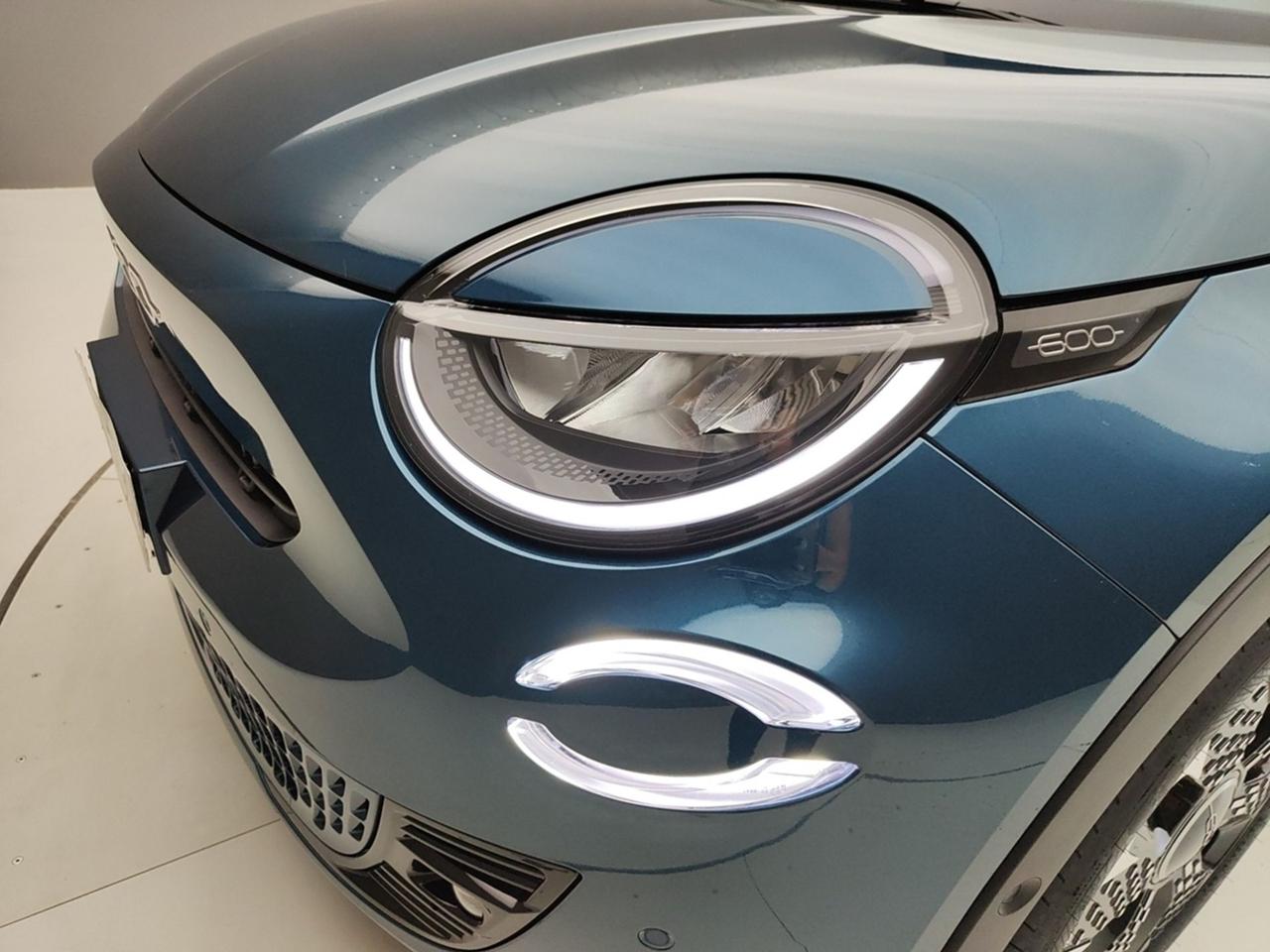 FIAT 600 IV 2023 1.2 MHEV 110CV DCT LA PRIMA