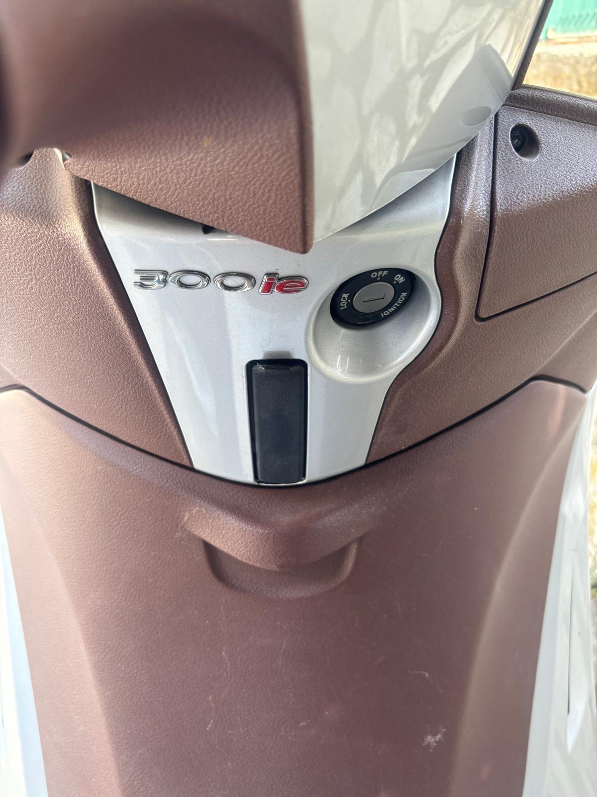 Piaggio Beverly 300