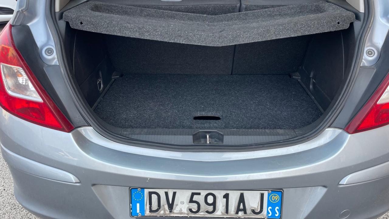 Opel Corsa 1.2 5 porte Enjoy benzina e gas