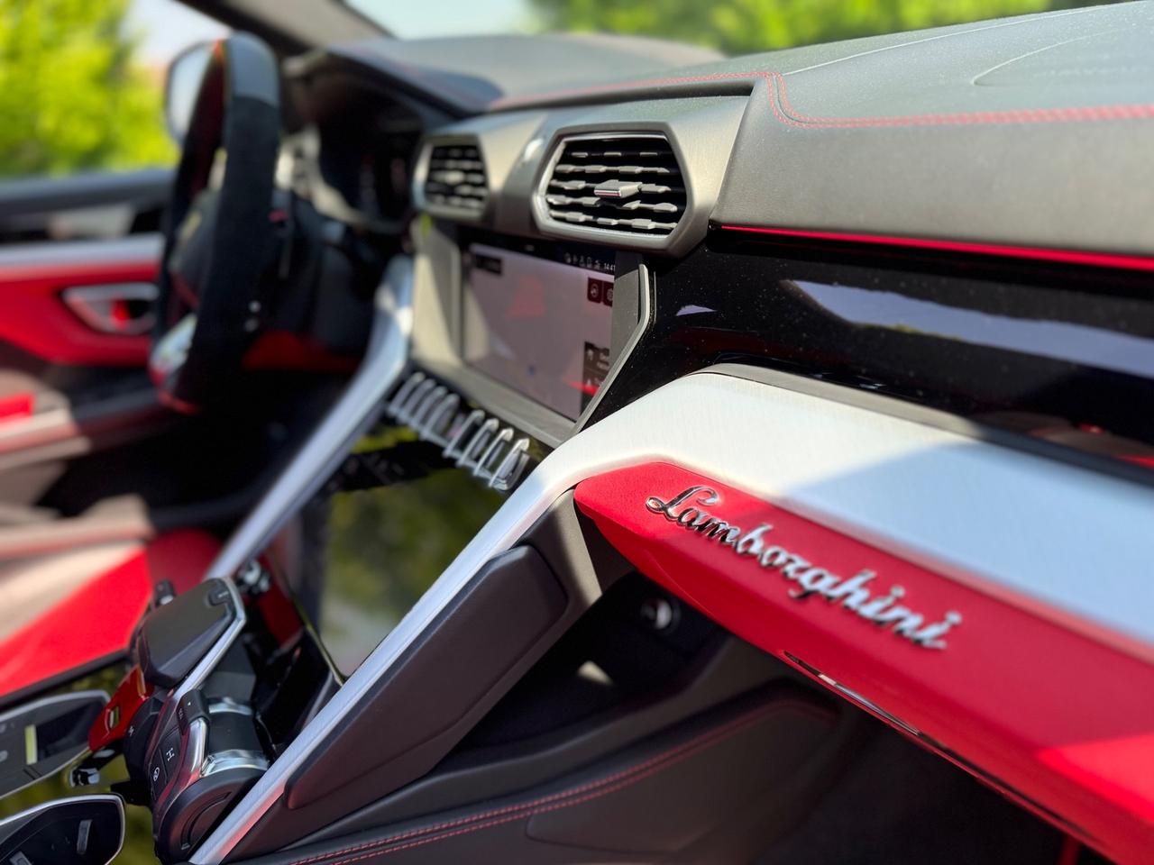 Lamborghini Urus 4.0 V8 650cv Total Black Permute