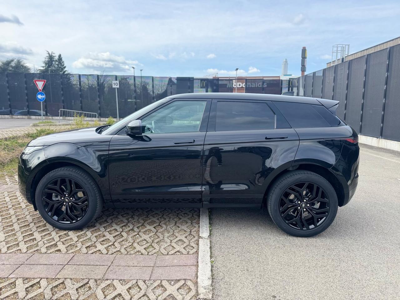 RANGE ROVER EVOQUE AUTOCARRO TOTAL BLACK