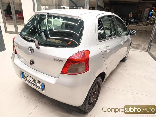 TOYOTA Yaris 1.0 5 porte