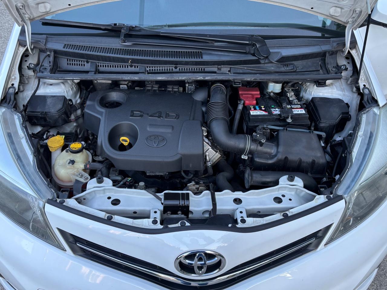 Toyota Yaris 1.4 D-4D 5 porte Lounge OK NEOPATENTATI