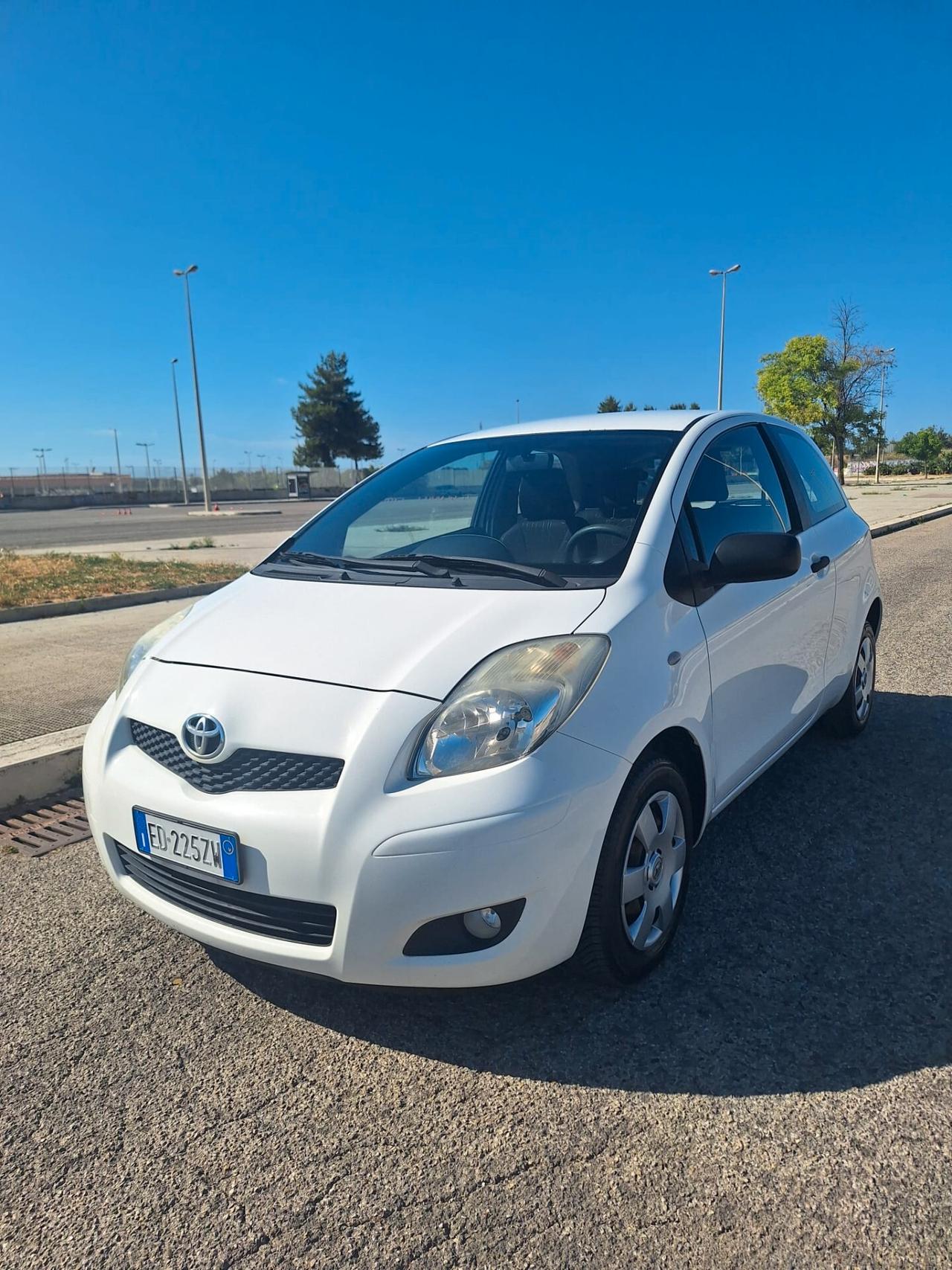 Toyota Yaris 1.0 3 porte Now - 2010
