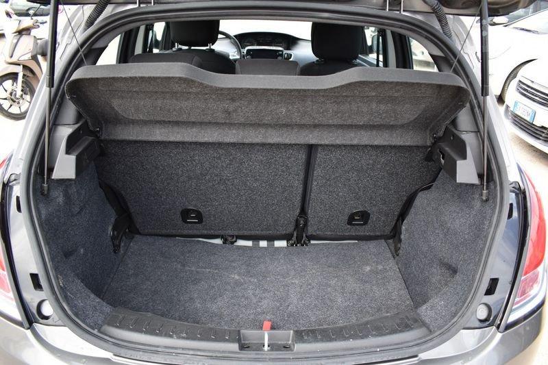 Lancia Ypsilon Ypsilon 1.0 FireFly 5 porte S&S Hybrid Platino