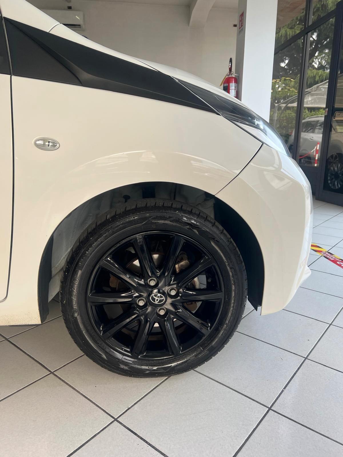 Toyota Aygo 1.0 VVT-i 69 CV 5 porte x-cool TSS