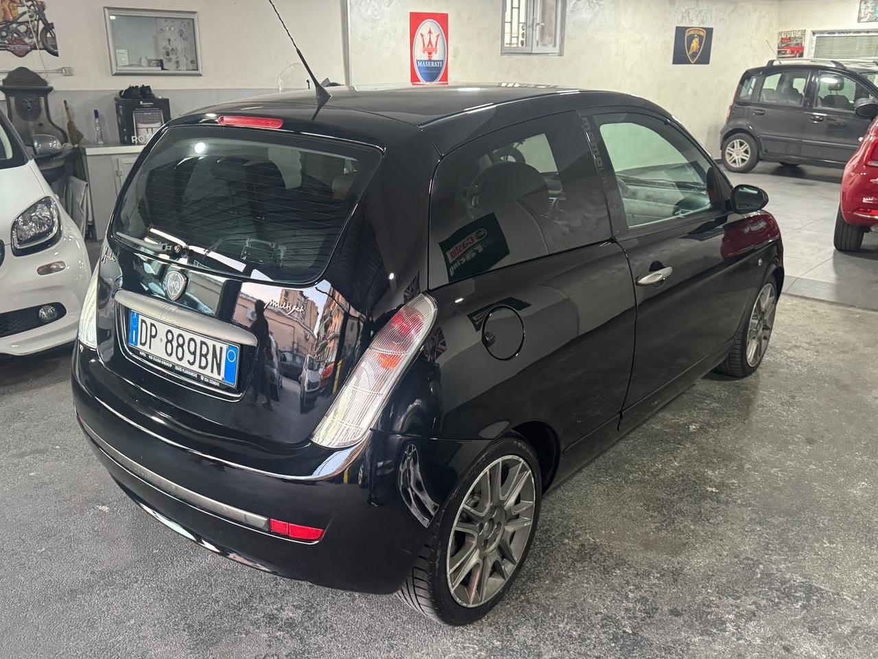 Lancia Ypsilon 1.3 MJT 75 CV MomoDesign
