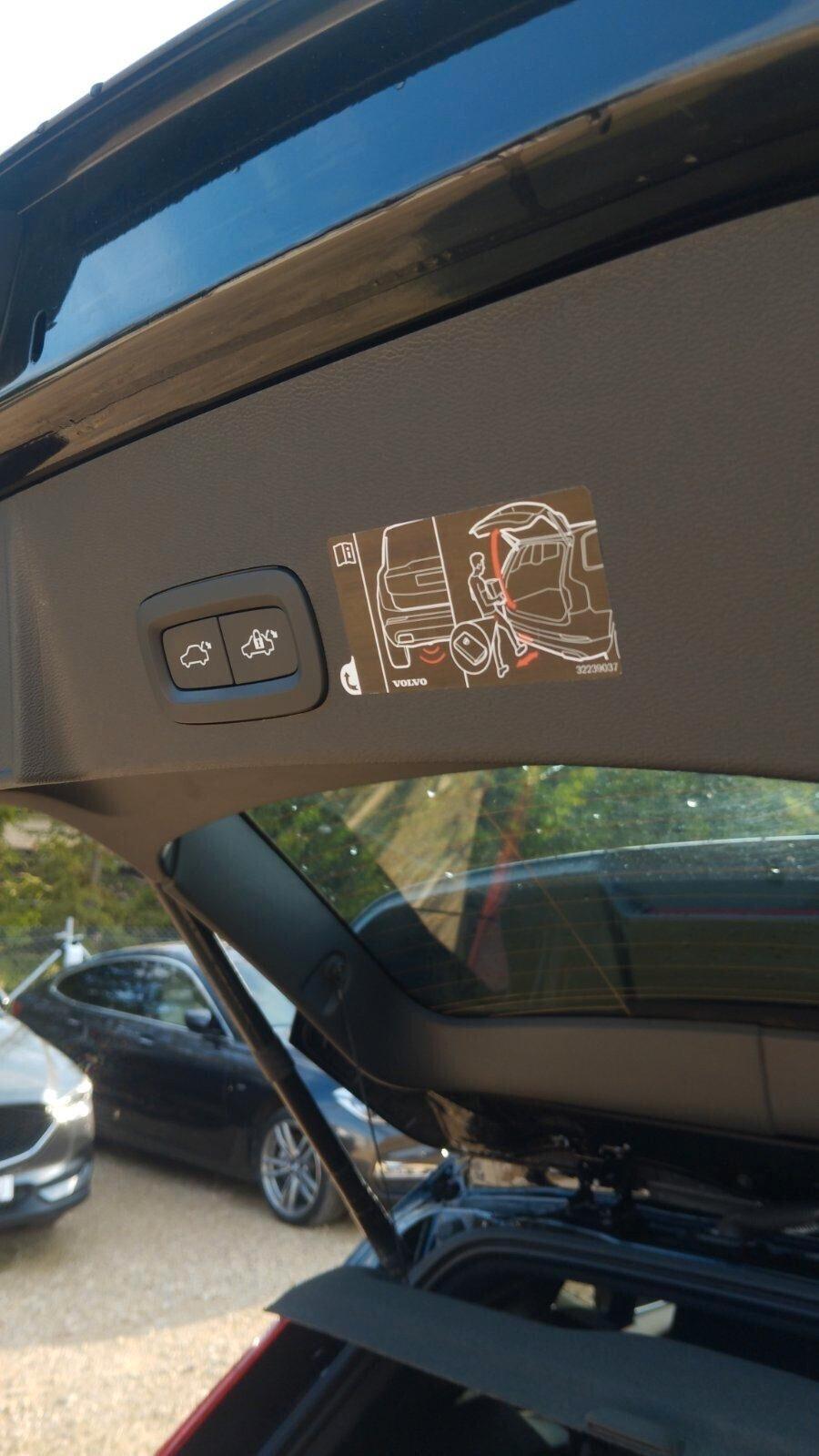 Volvo XC40 T4 Recharge Plug-in Hybrid automatico Ultimate Dark