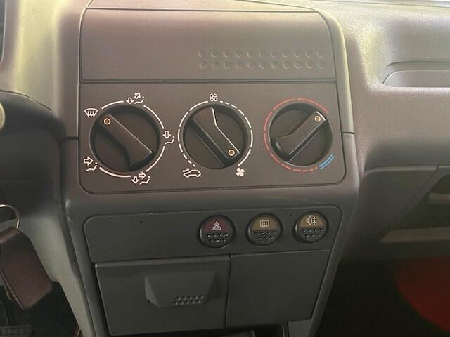 Peugeot 205 1.1 3 porte Color Line