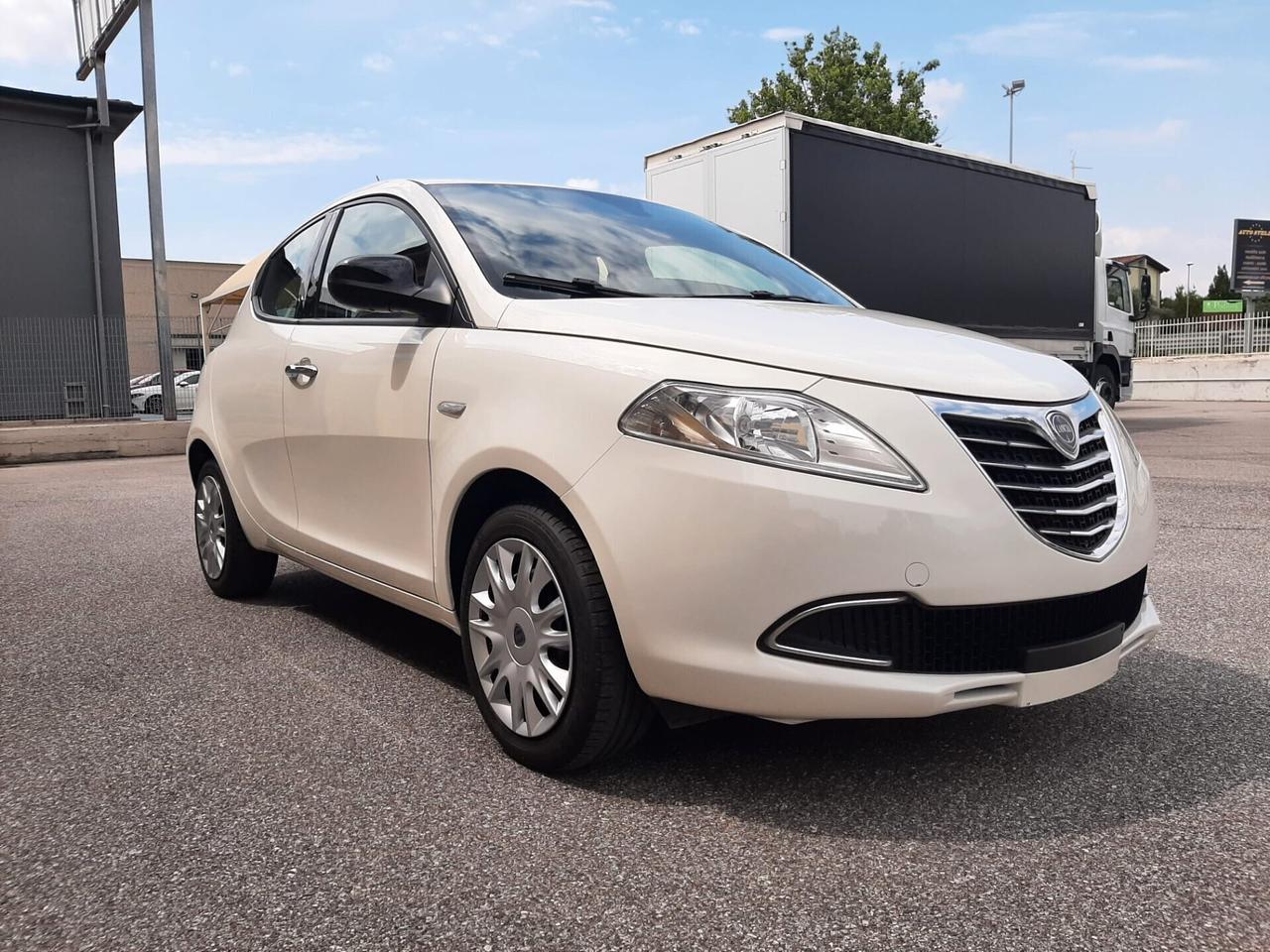 Lancia Ypsilon Benzina cc. 1.242 - 5 Porte 5 Posti UTILIZZABILE ANCHE PER I NEOPATENTATI.