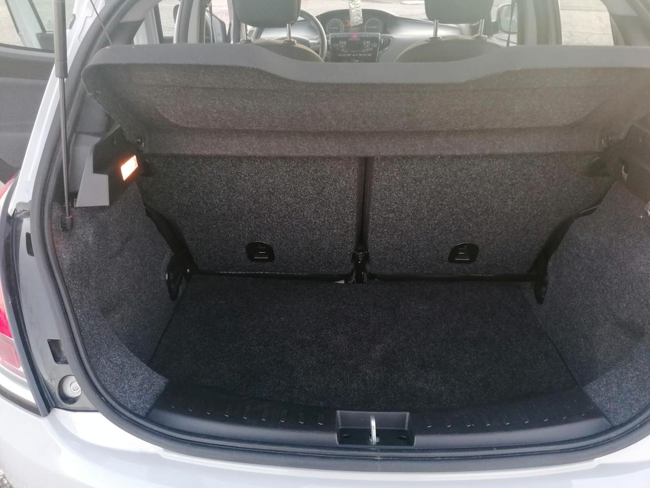 Lancia Ypsilon 1.0 FireFly 5 porte S&S Hybrid Ecochic Silver