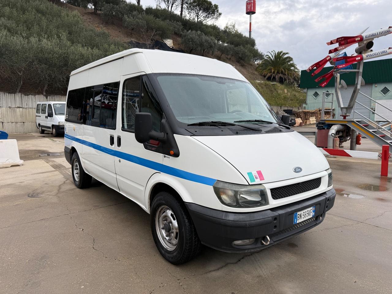 Ford Transit 2.4 diesel 9 posti