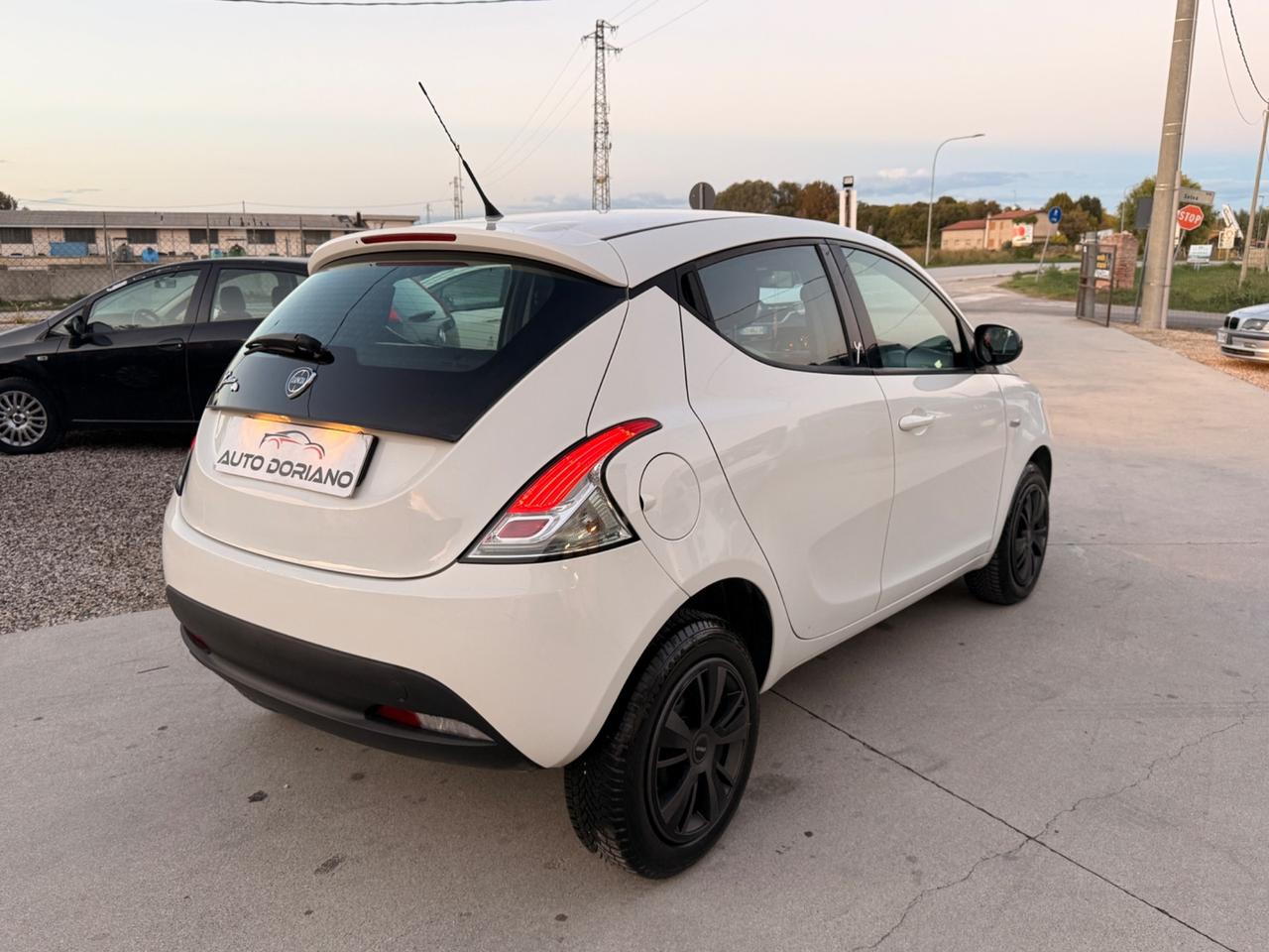 Lancia Ypsilon 0.9 TwinAir 85 CV 5 porte Metano Ecochic Elle