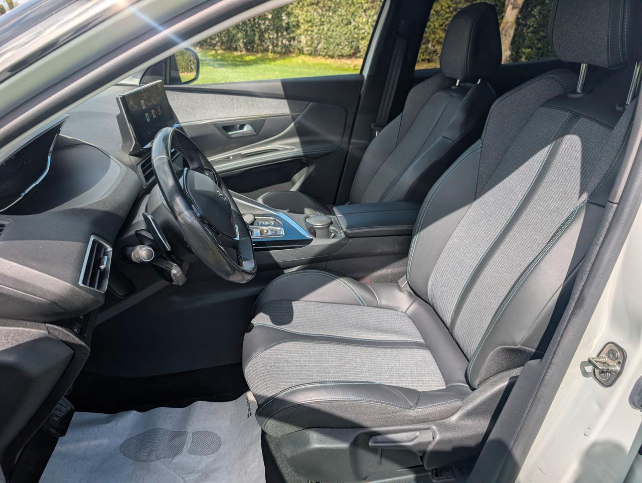 Peugeot 3008 BlueHDi 130 S&S EAT8 Allure