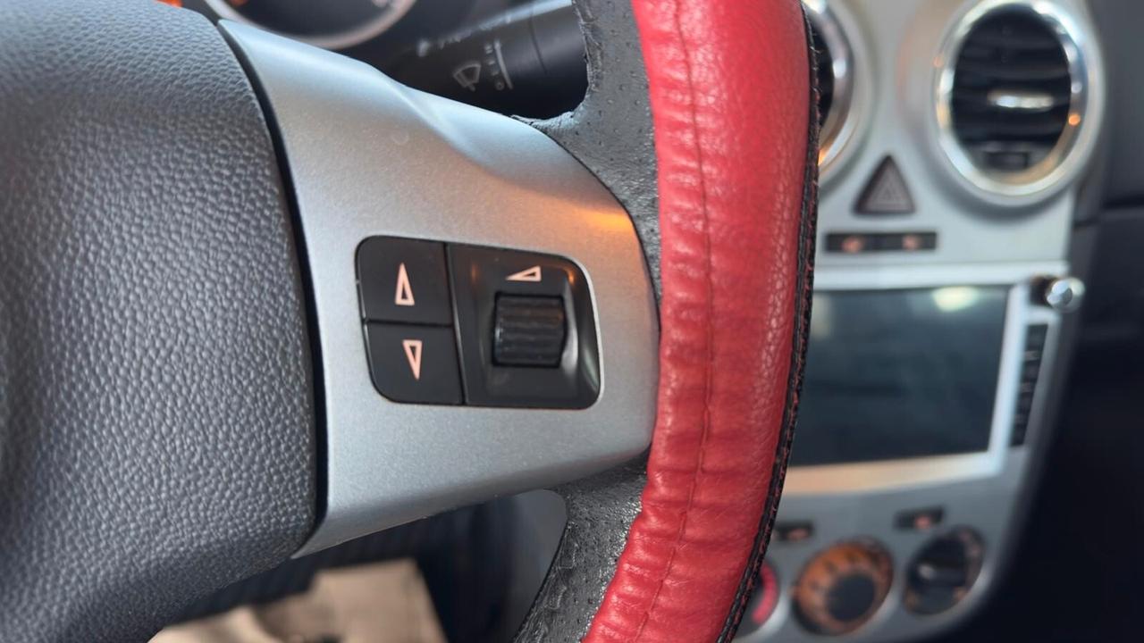 Opel Corsa 1.2 3 porte Sport