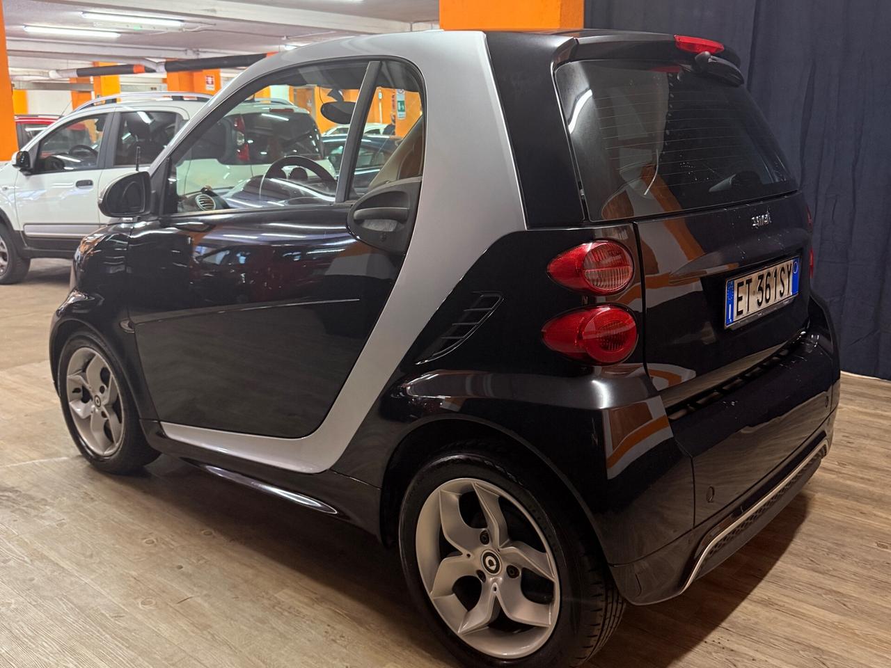 MAGNIFICA SMART FORTWO COUPE CON SOLI 50.961 KM ADATTA A NEOPATENTATI