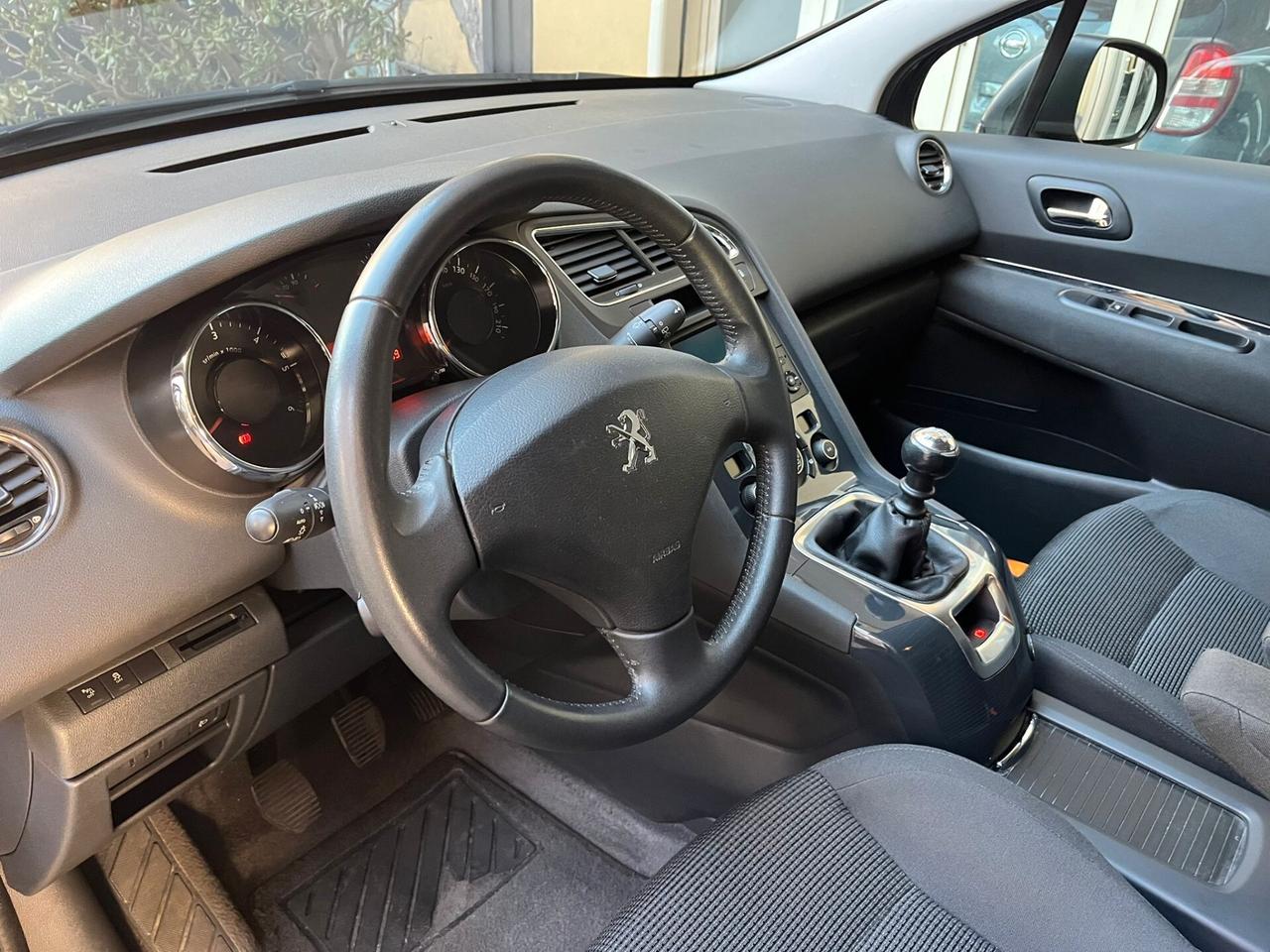 Peugeot 5008 1.6 HDi 115CV Business 7 Posti