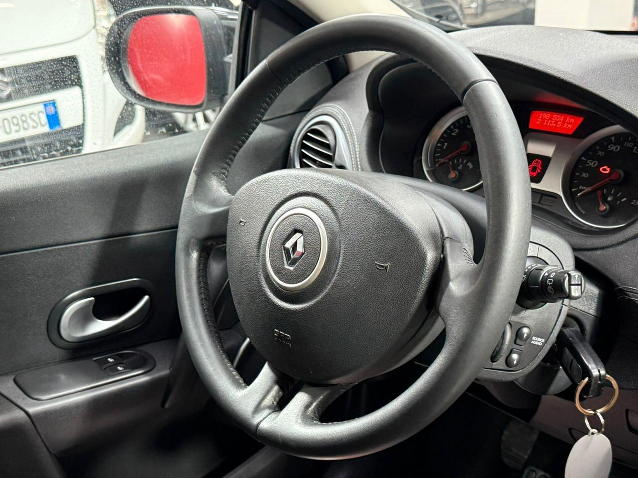 Renault Clio 1.2 16V 75cv Luxe - 2011