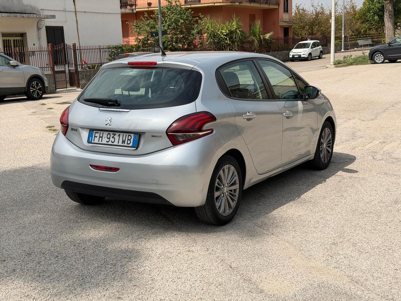 Peugeot 208 PureTech 82 5p. GPL Active
