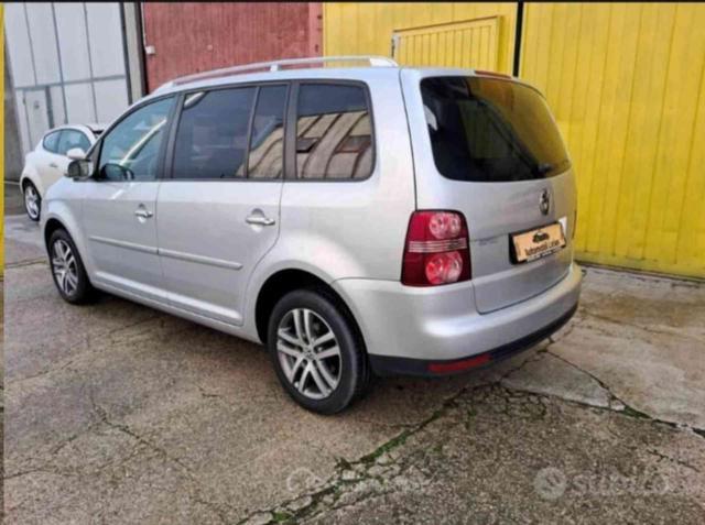 VOLKSWAGEN Touran 2.0 16V TDI Highline 7 porte