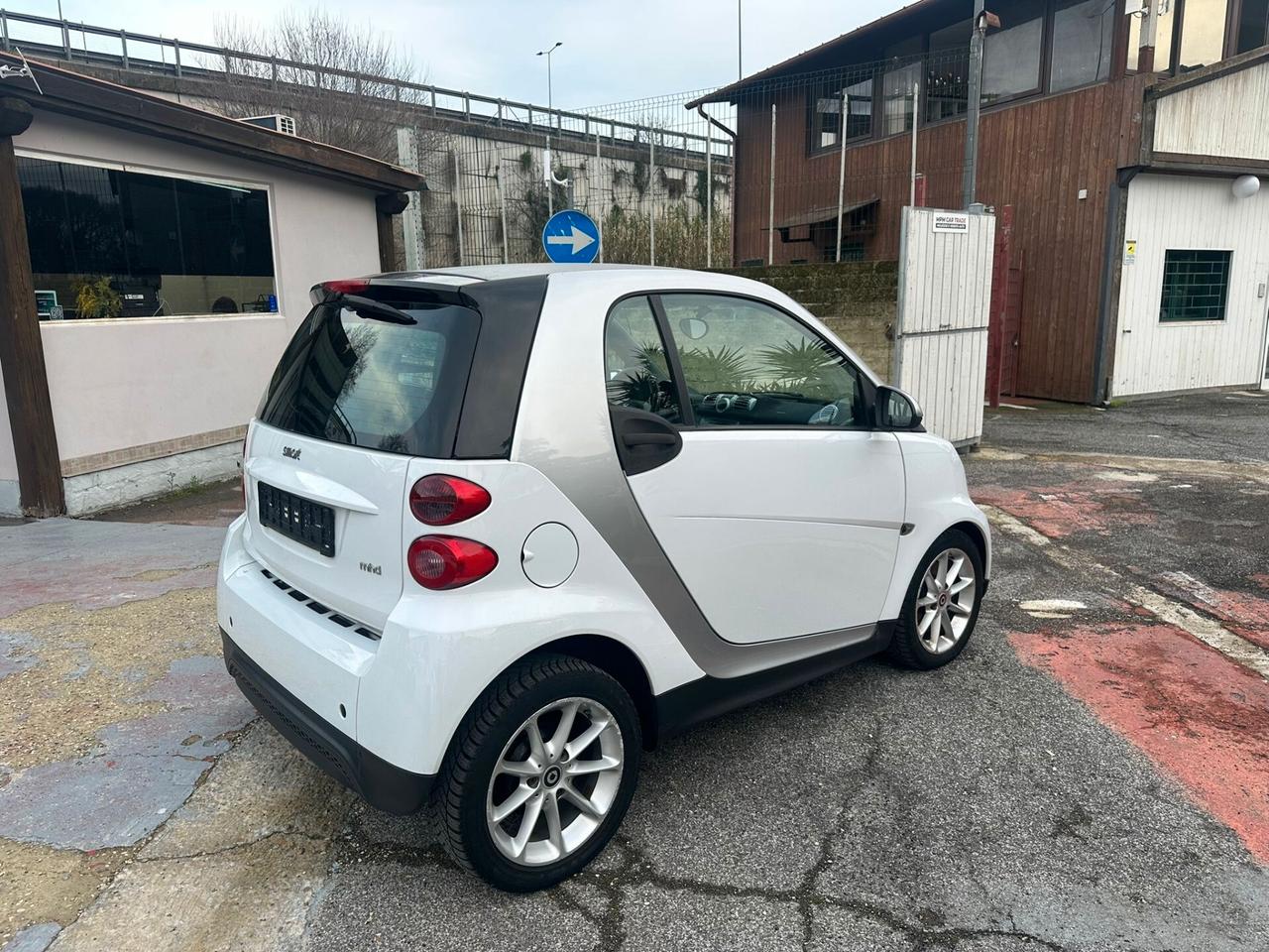 Smart ForTwo 1000 52 kW MHD coupé pure