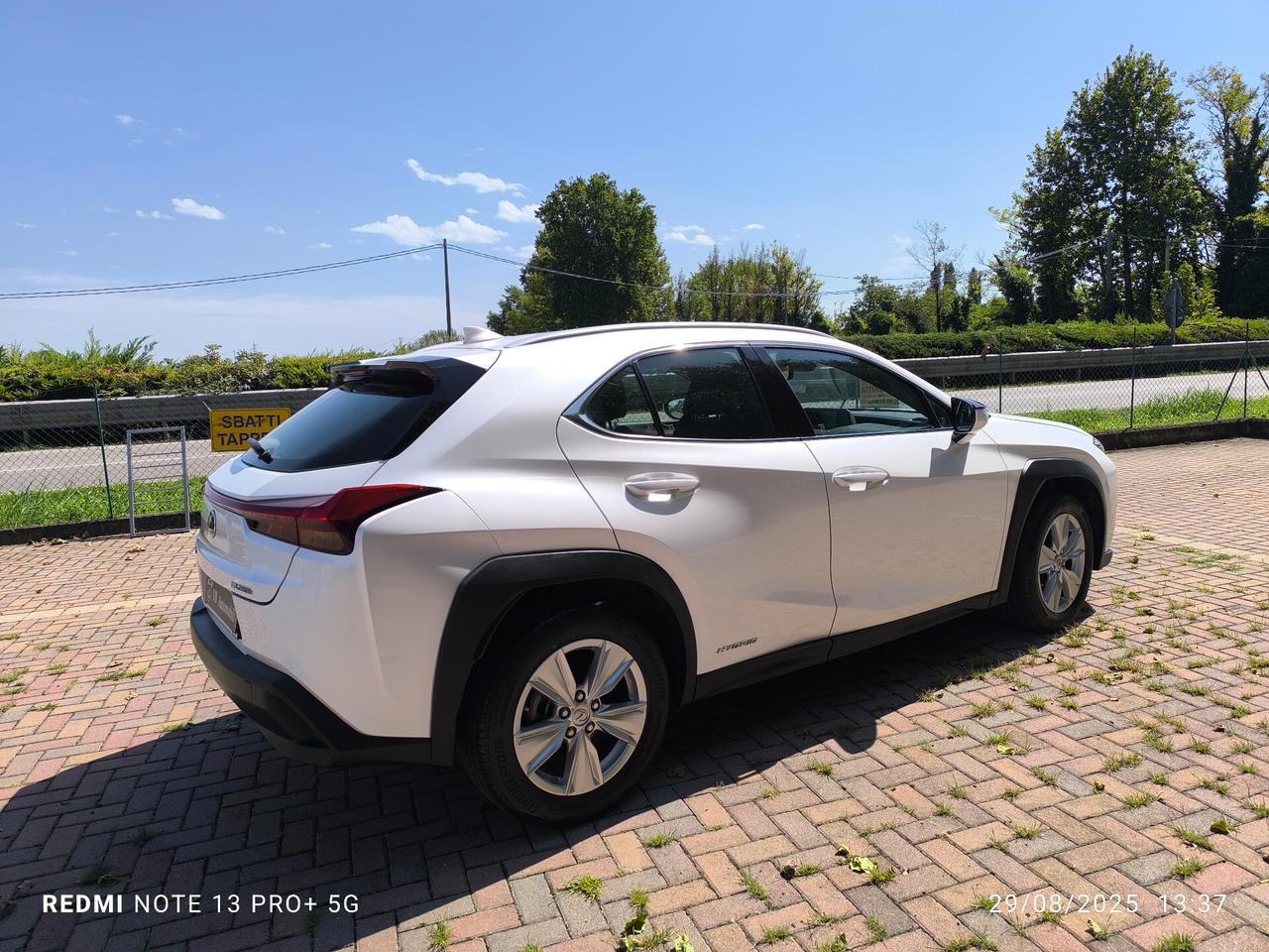 Lexus UX Hybrid Business