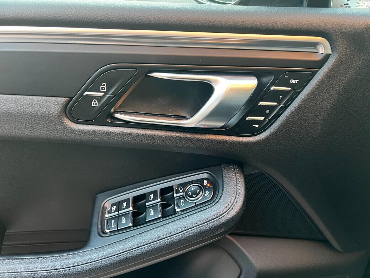 Porsche Macan 2.0 245- TETTO-PASM-TOTAL BLACK-FULL