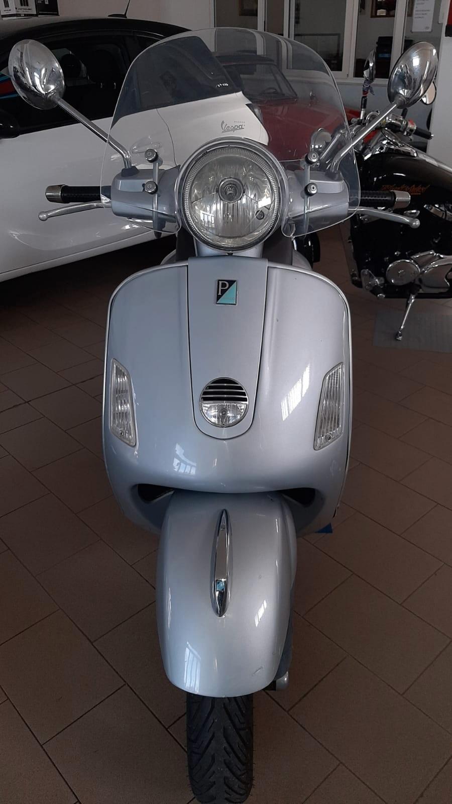 Piaggio Vespa 250 GTS