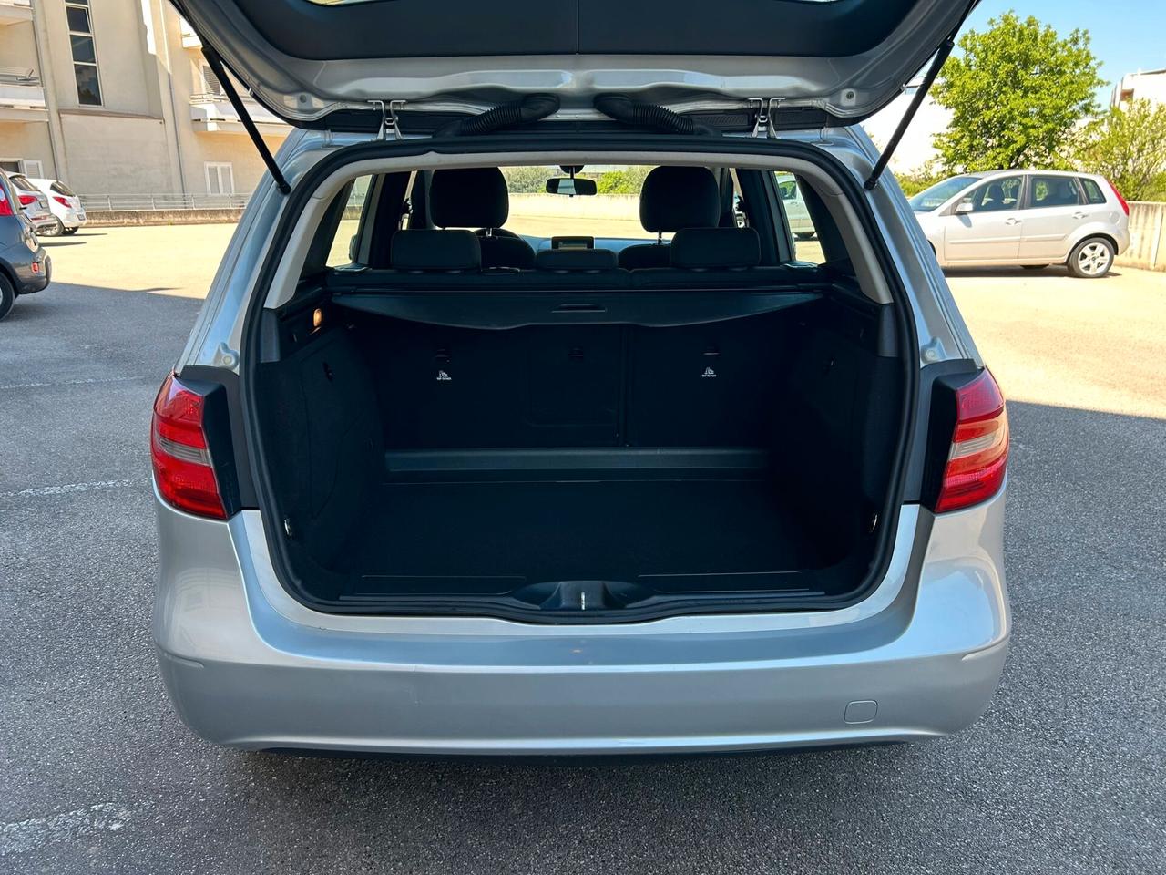 Mercedes-benz B 180 2012