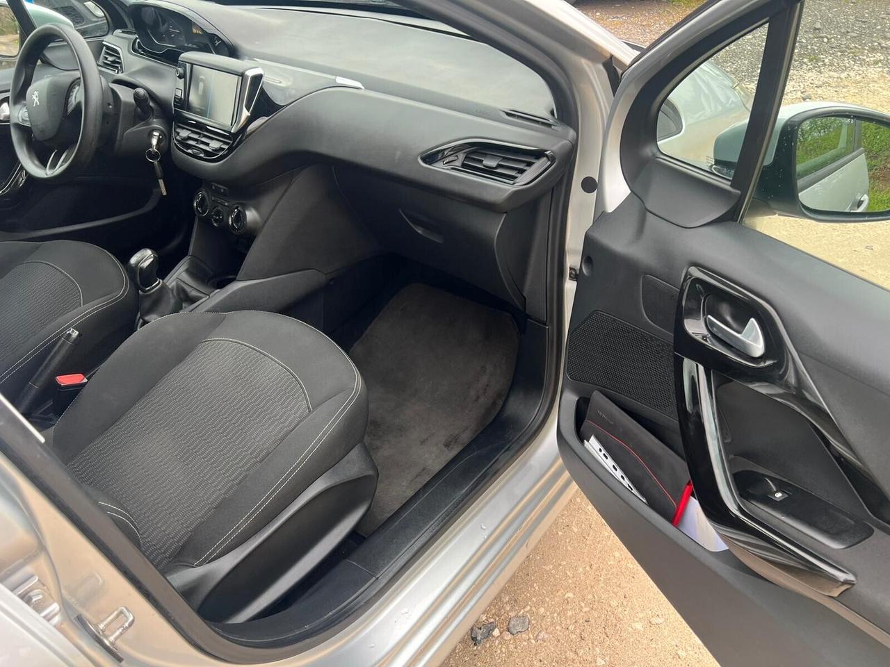 Peugeot 208 PureTech 82 5 porte Allure