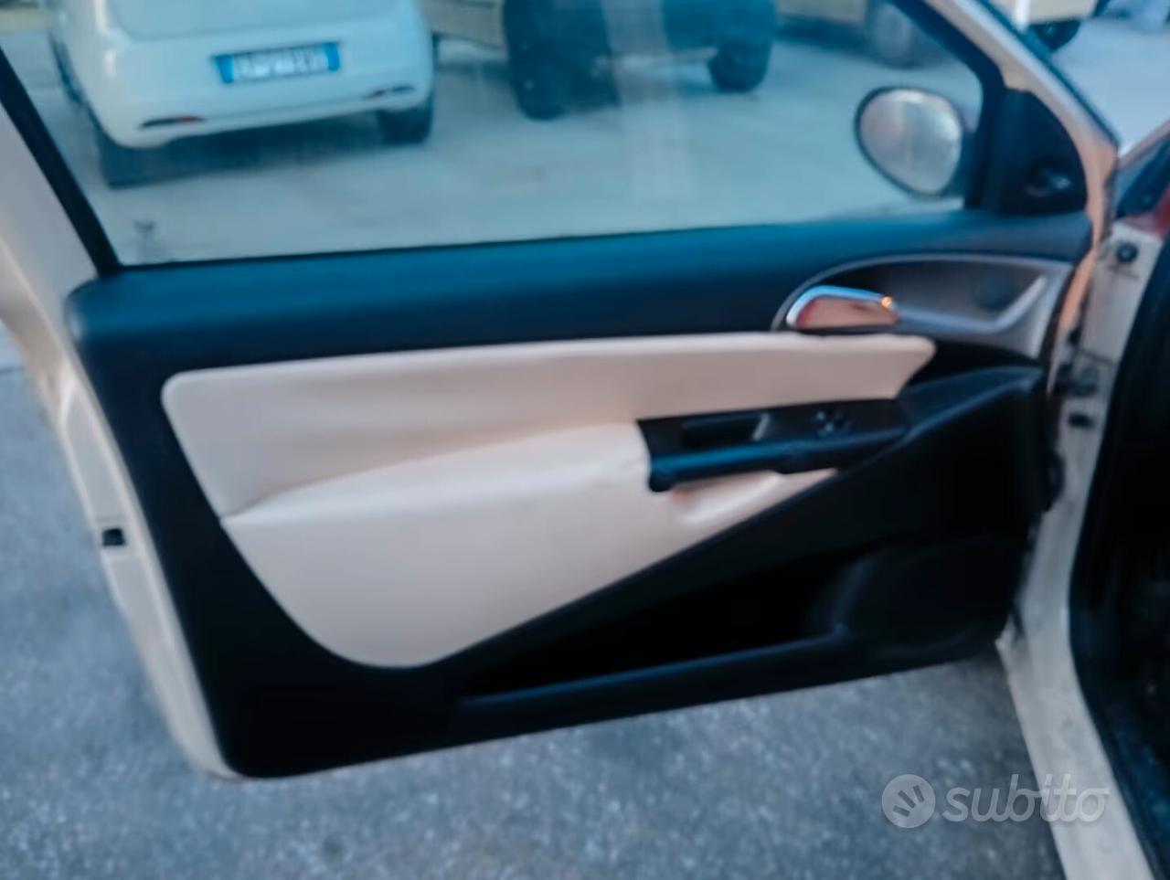 Lancia Ypsilon 1.2 Oro INTERNI IN PELLE
