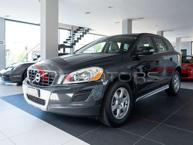 Volvo XC60 2.4 d3 Momentum AWD 163 CV Geartronic