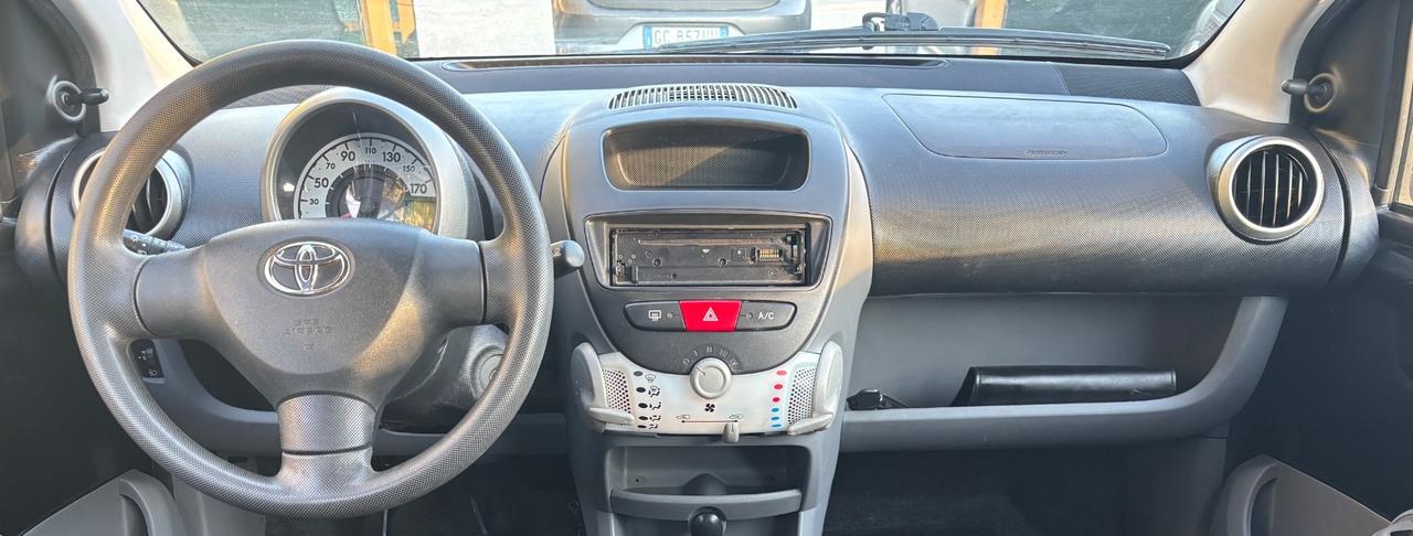 Toyota Aygo 1.0 5 porte Sol OK NEOPATENTATI