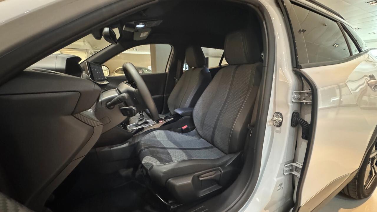 PEUGEOT 2008 1.2 BENZINA 101CV - 2025