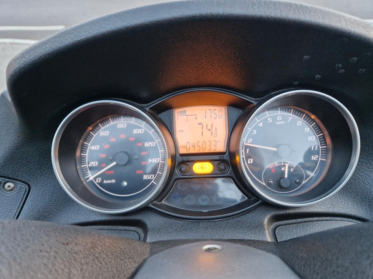 Piaggio MP3 due ruote anteriori, bauletto parabrezza