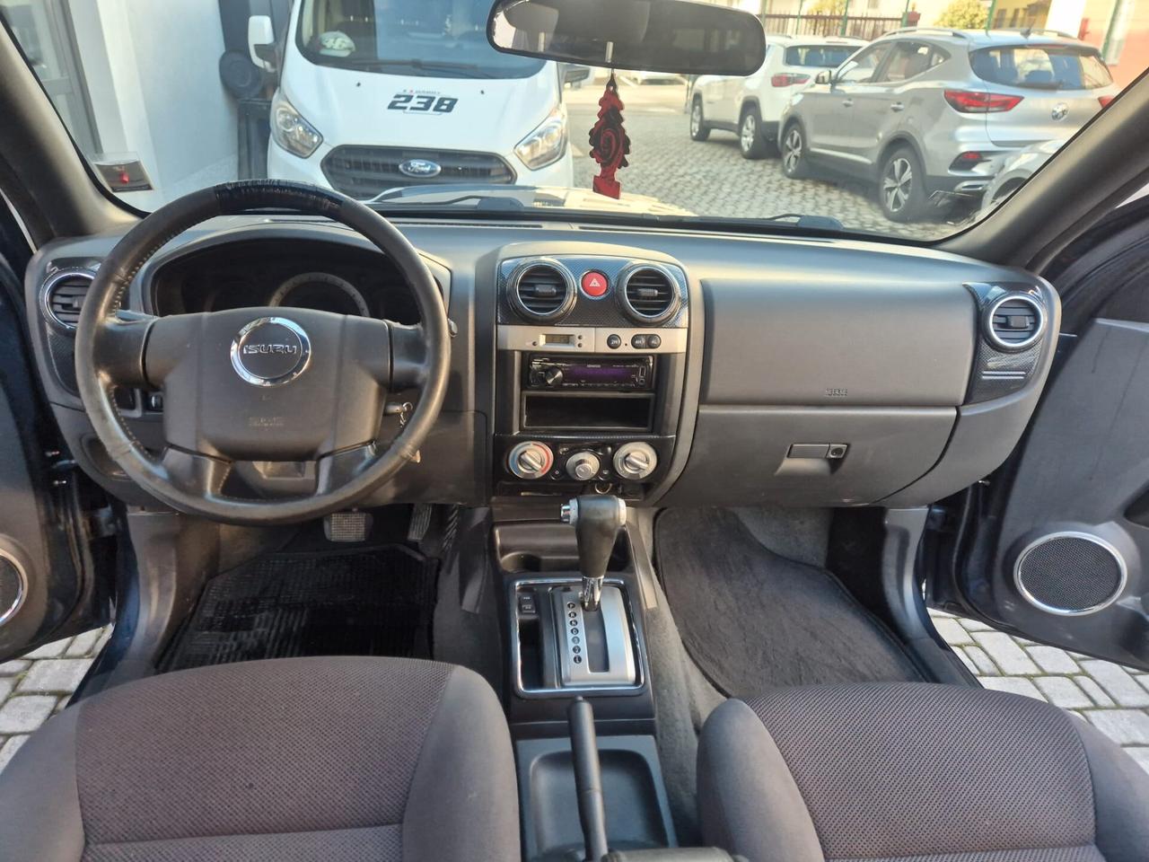 Isuzu D-Max 3.0 TD 4WD LS 5 posti - cambio automatico - gancio traino