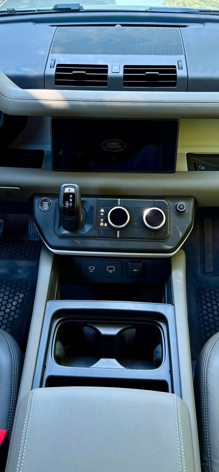 Land Rover Defender 110 3.0D I6 200 CV AWD Auto X-Dynamic SE