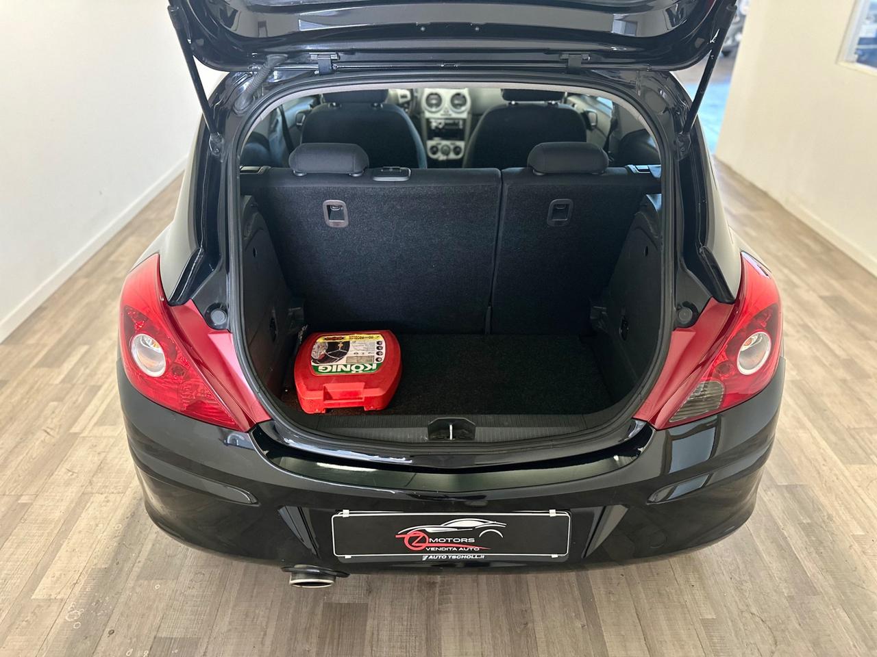 Opel Corsa 1.4 16V 3 porte Sport NEOPATENTATI