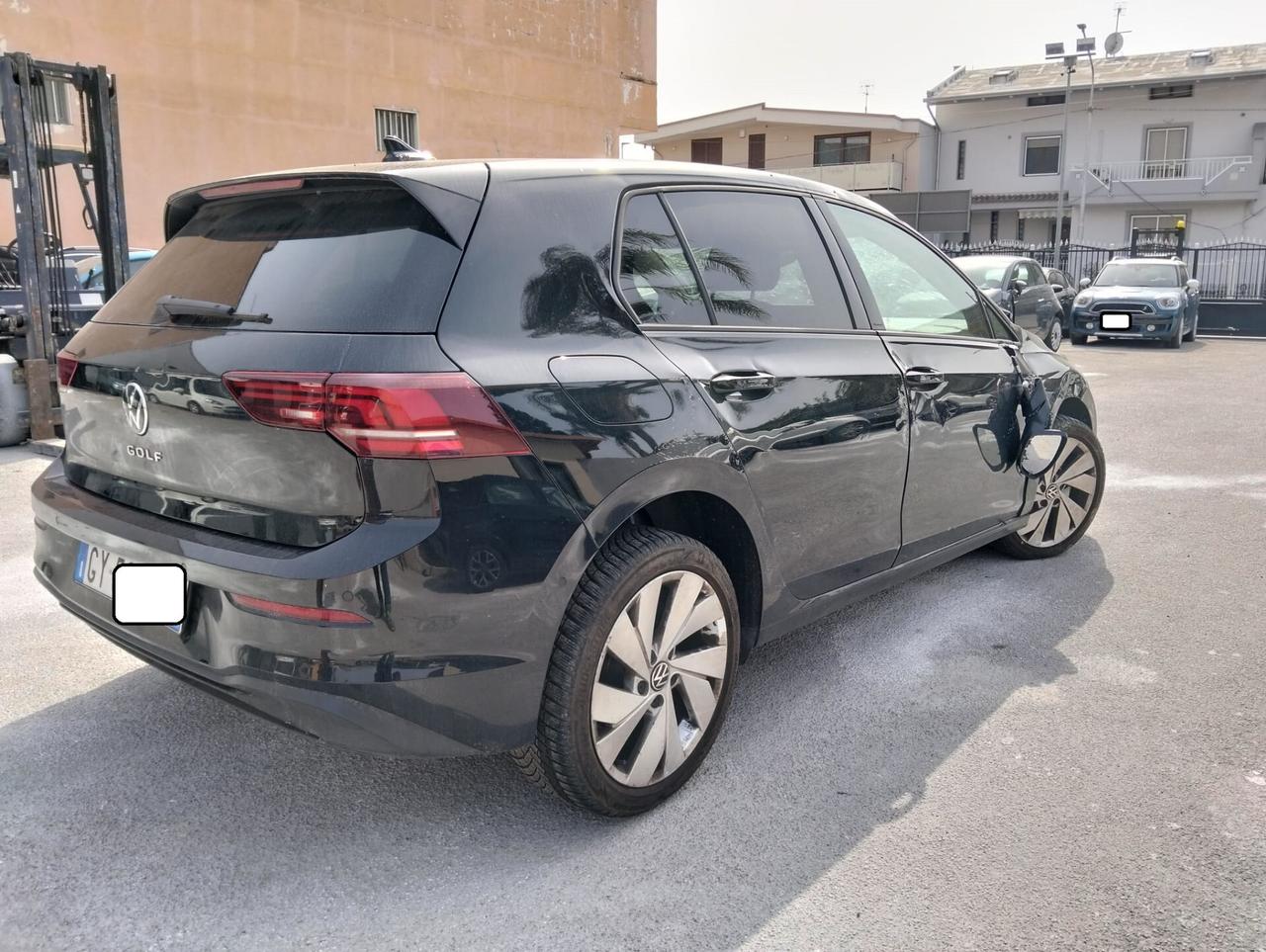 Volkswagen Golf 1.5 TSI 115cv 2025 SINISTRATA