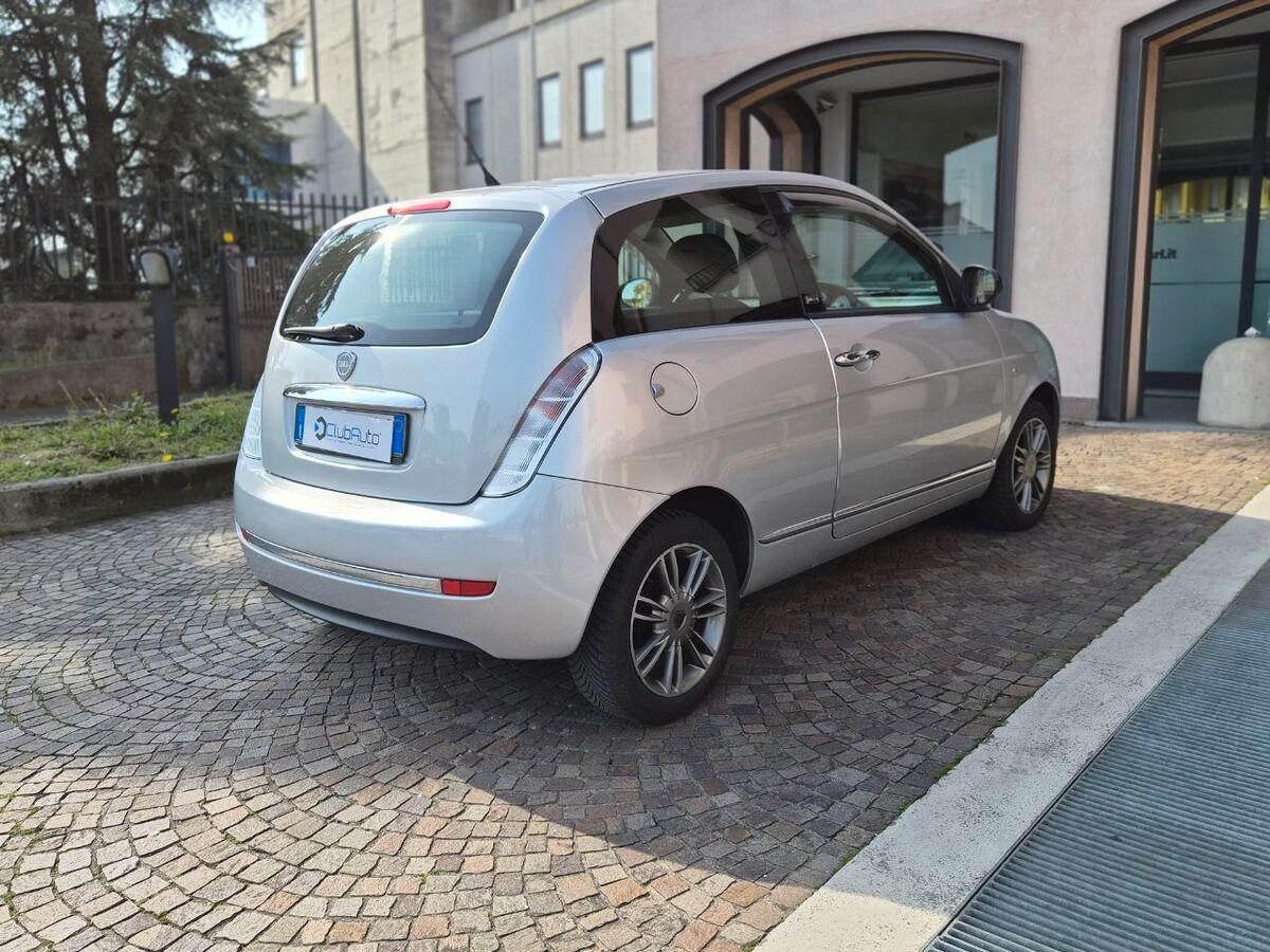 Lancia Ypsilon 1.2 8v Unyca