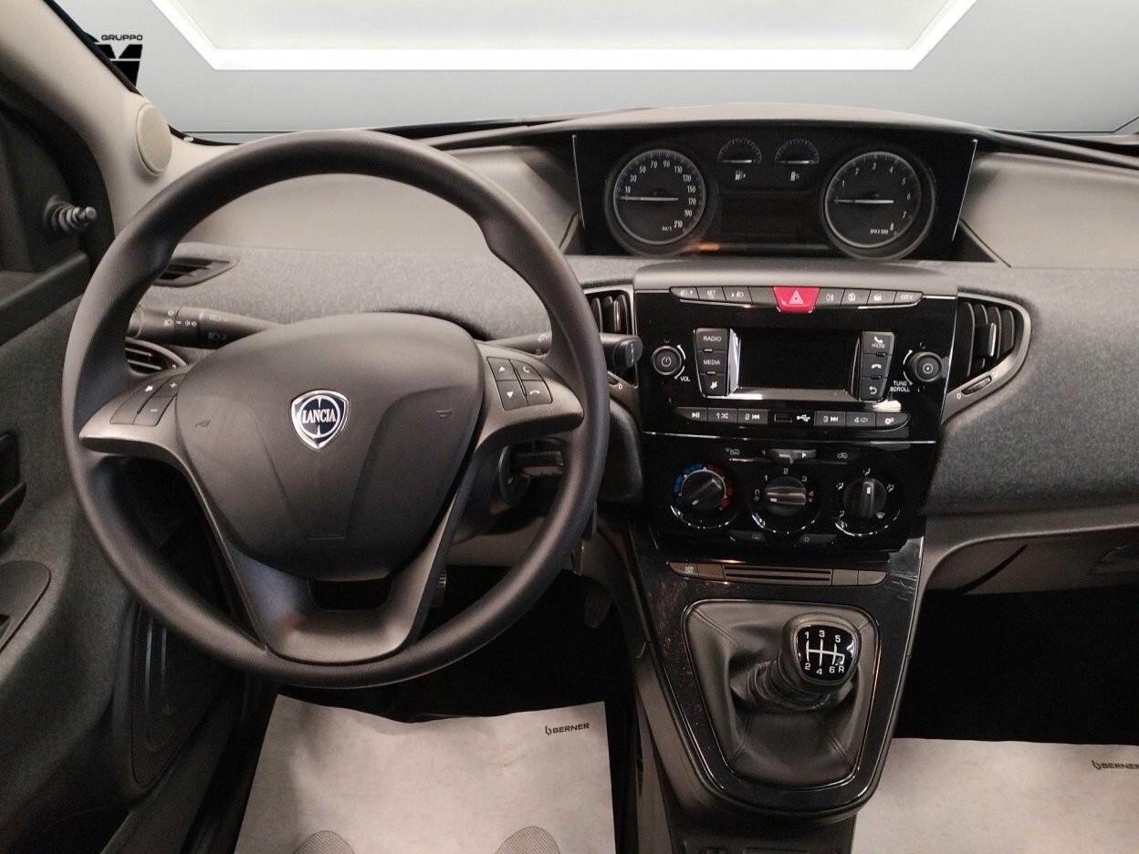 Lancia Ypsilon 1.0 FireFly 5 porte S&S Hybrid Ecochic Silver