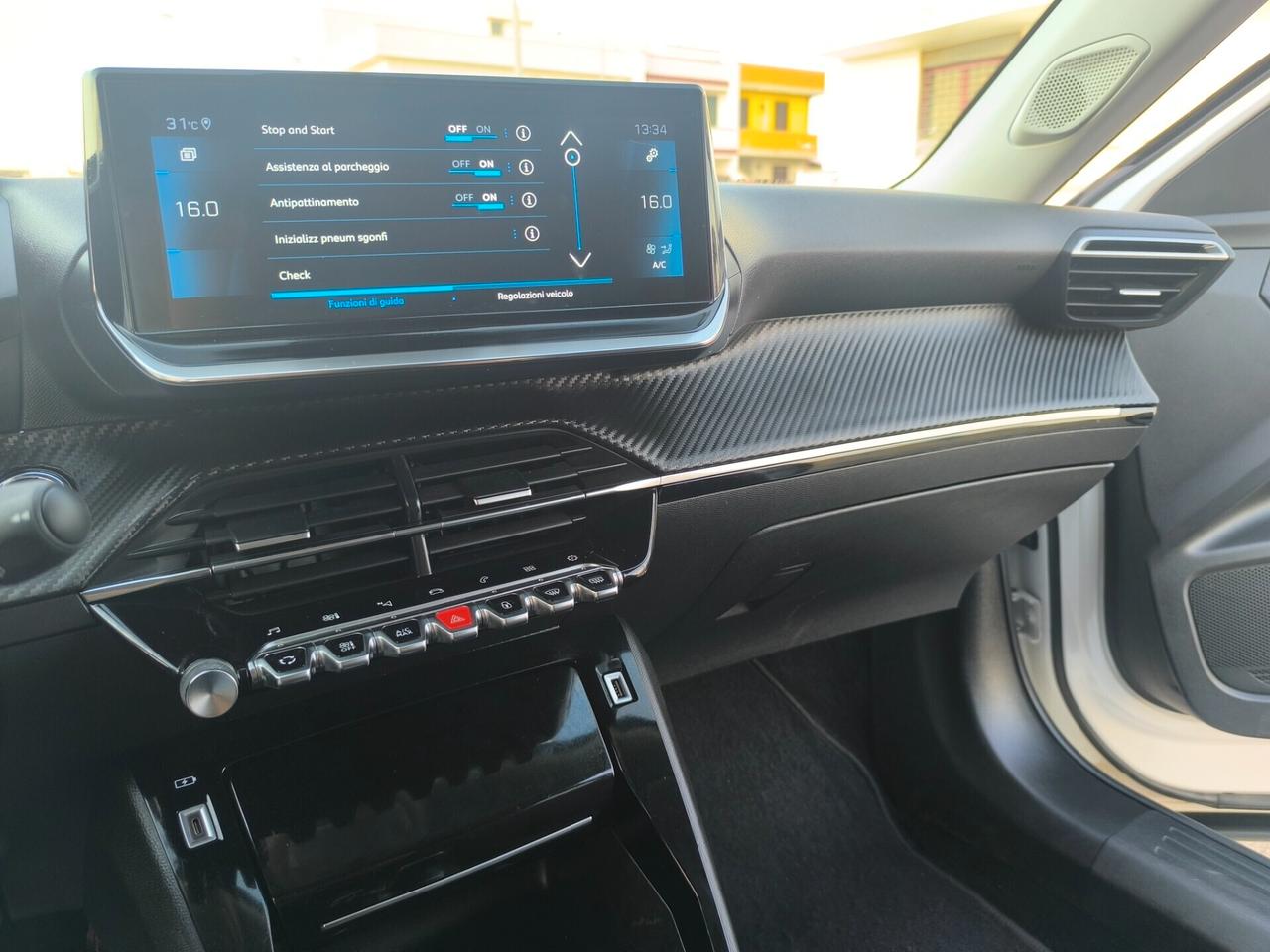 PEUGEOT 2008 1.5 DIESEL EAT8 ALLURE PACK NAVI 10 HD/COCKPIT/