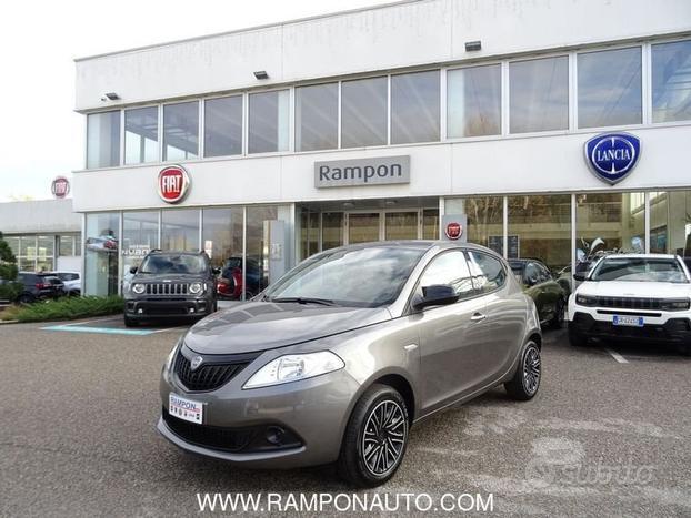 Lancia Ypsilon 1.0 FireFly 5 porte S&S Hybrid Oro