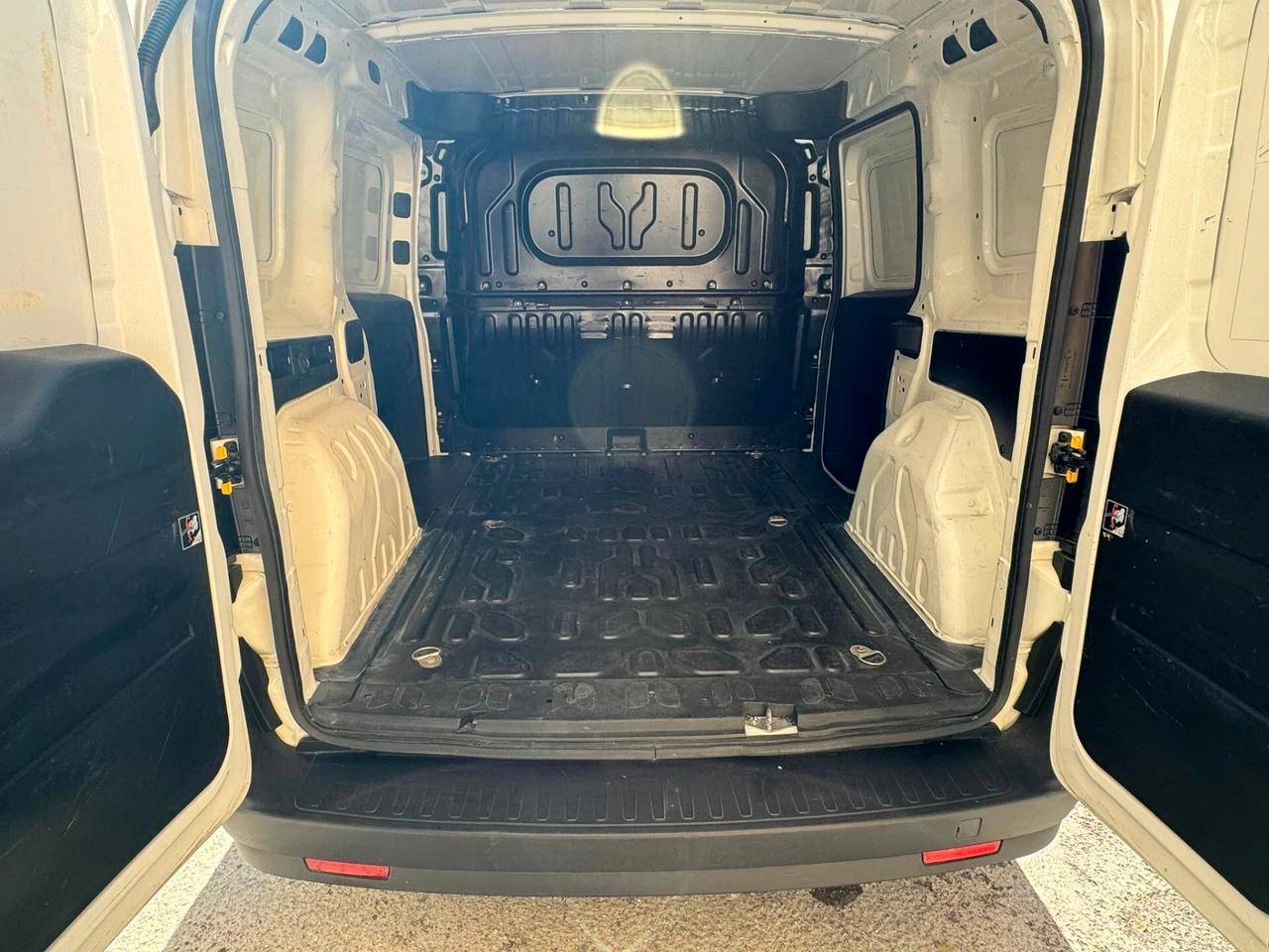 FIAT DOBLO CARGO FURGONE 1.3 MJ 95 CV. 2 POSTI PERFETTA