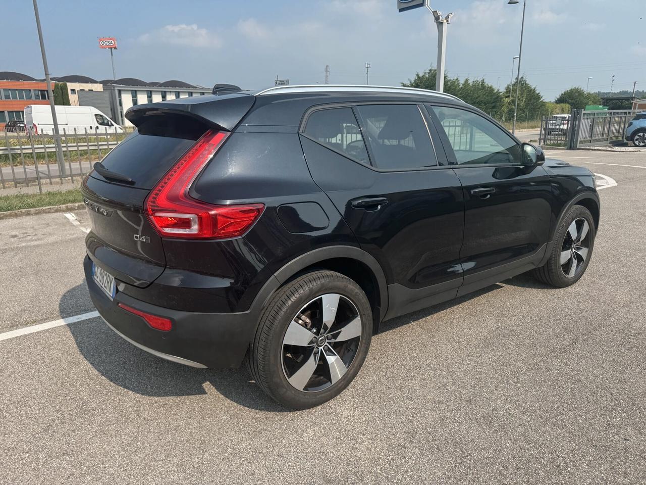 Volvo XC40 D4 AWD Momentum Pro 2.0 TDCi 190CV S&S