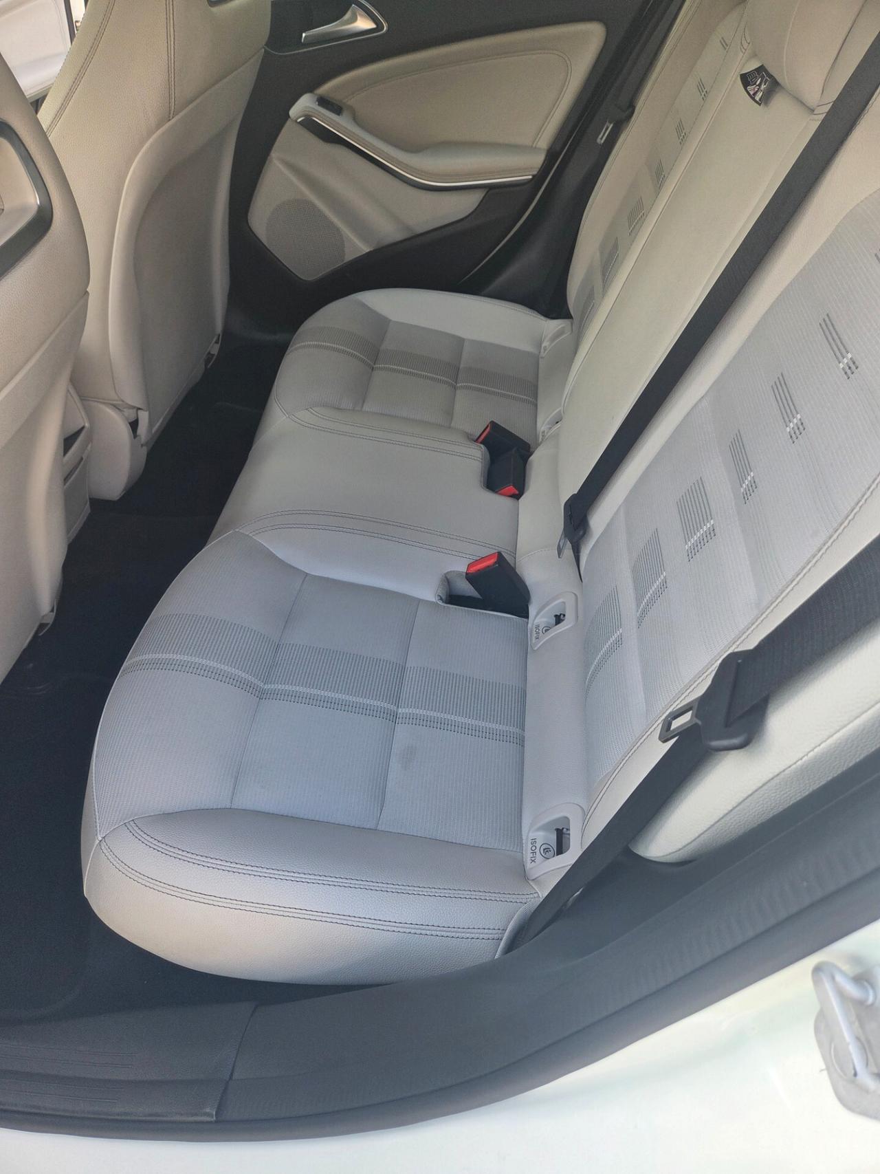 Mercedes-benz A180d Sport White restay7G2017