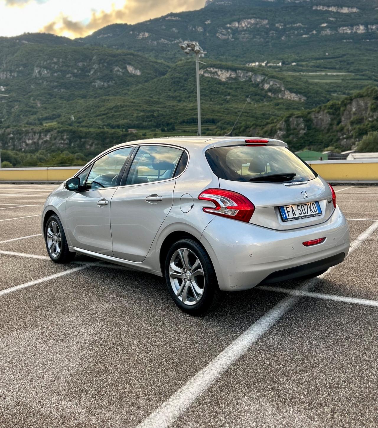 Peugeot 208 BlueHDi 5p Allure Neopatentati 2015